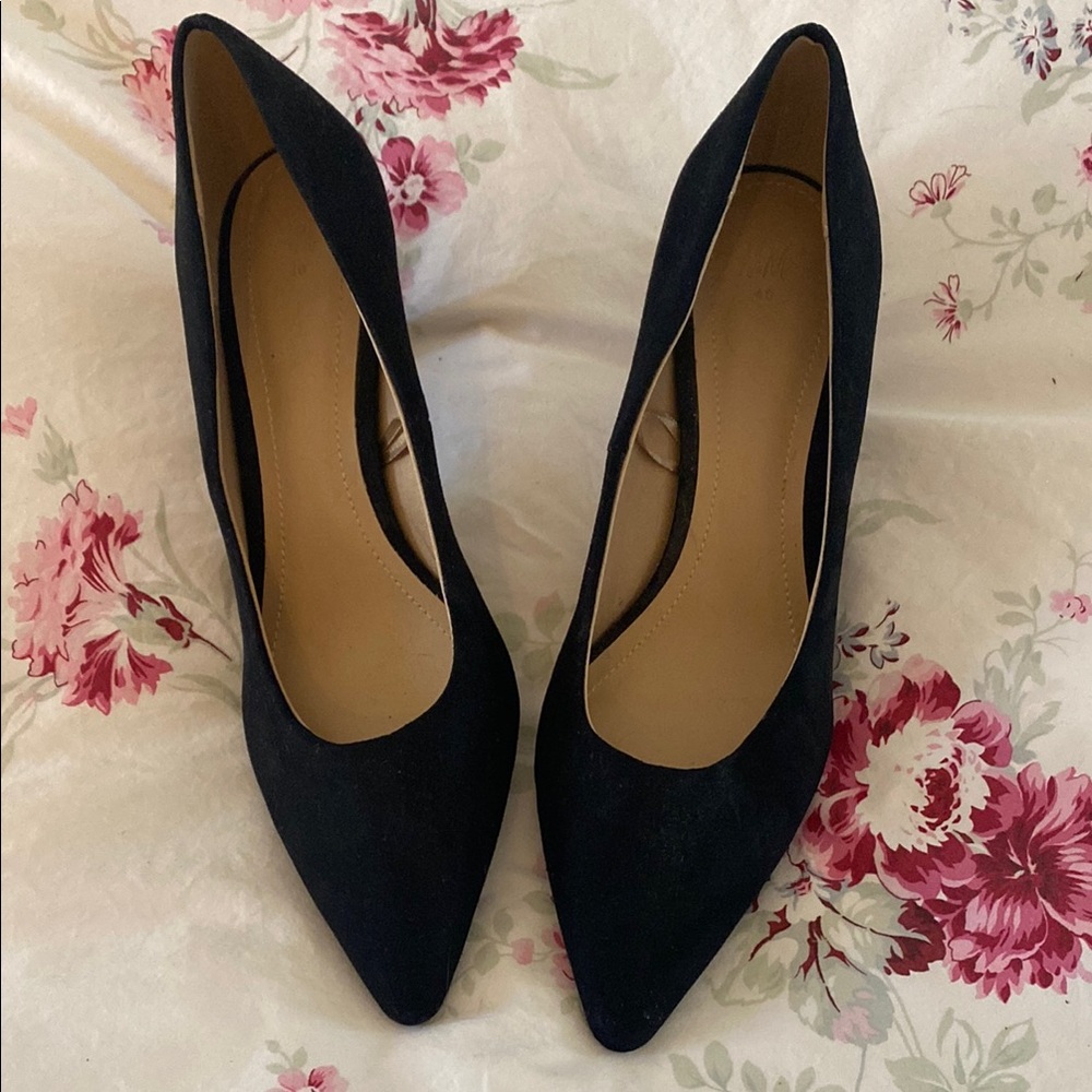H&M Black Pointed-Toe Heels with Textured Fabric